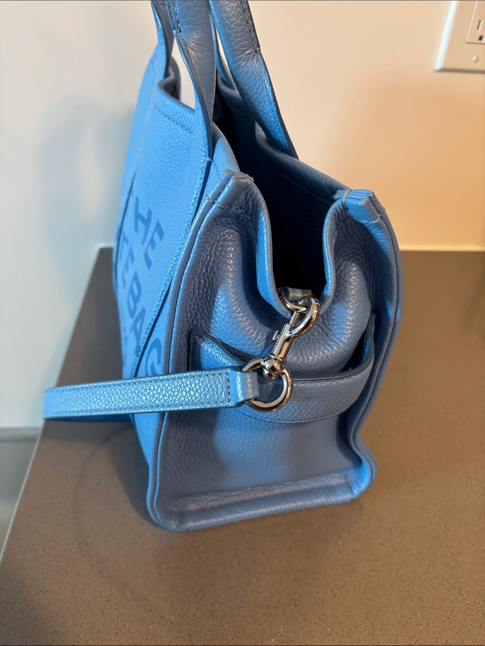 Marc Jacobs Blue The Tote Bag Leather Tote with Logo Print - Picture 4 of 6